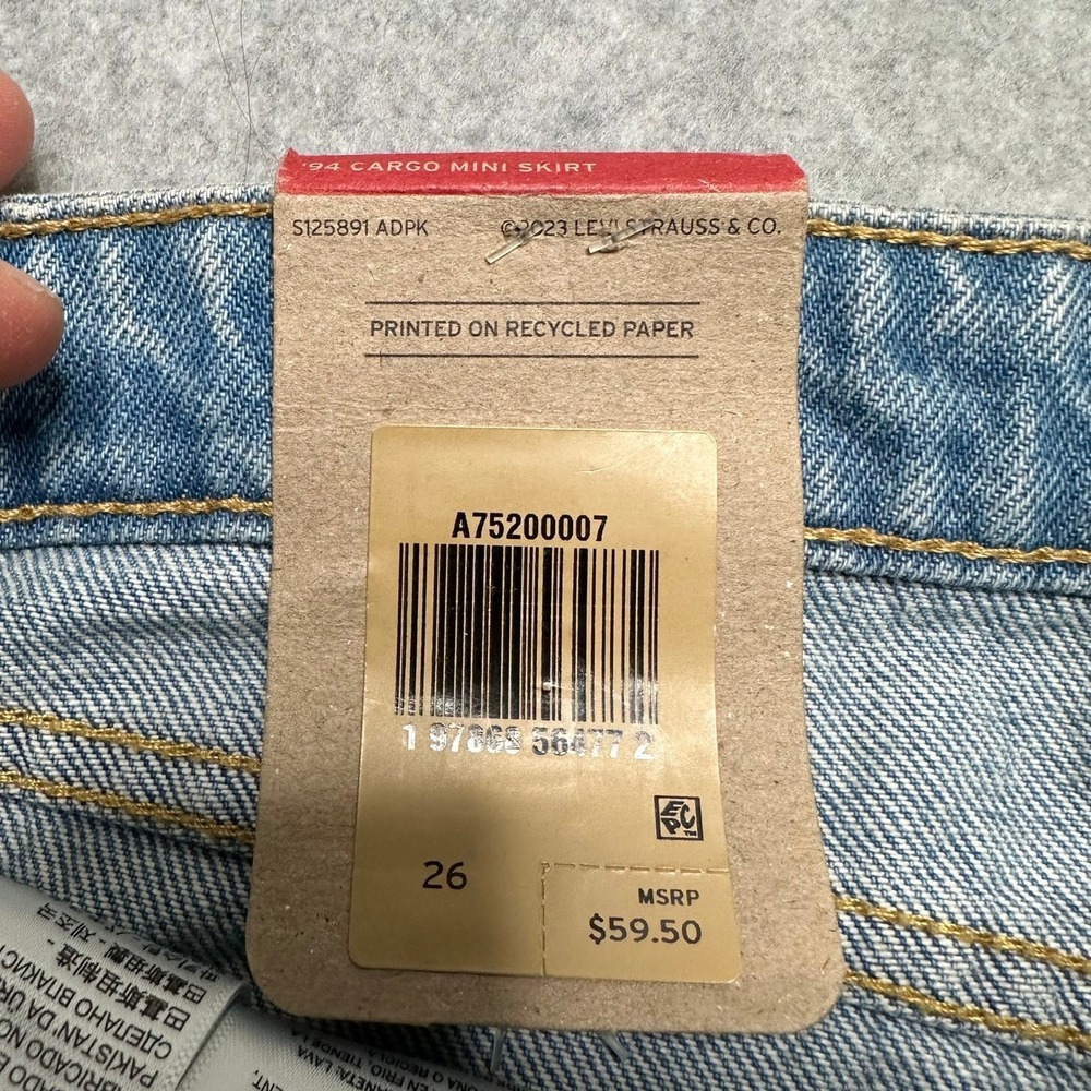 Levi's 94 Cargo Mini Skirt Light Wash‎ Denim Size 26 NWT - Picture 7 of 8